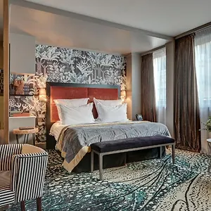 The One Alma Paris