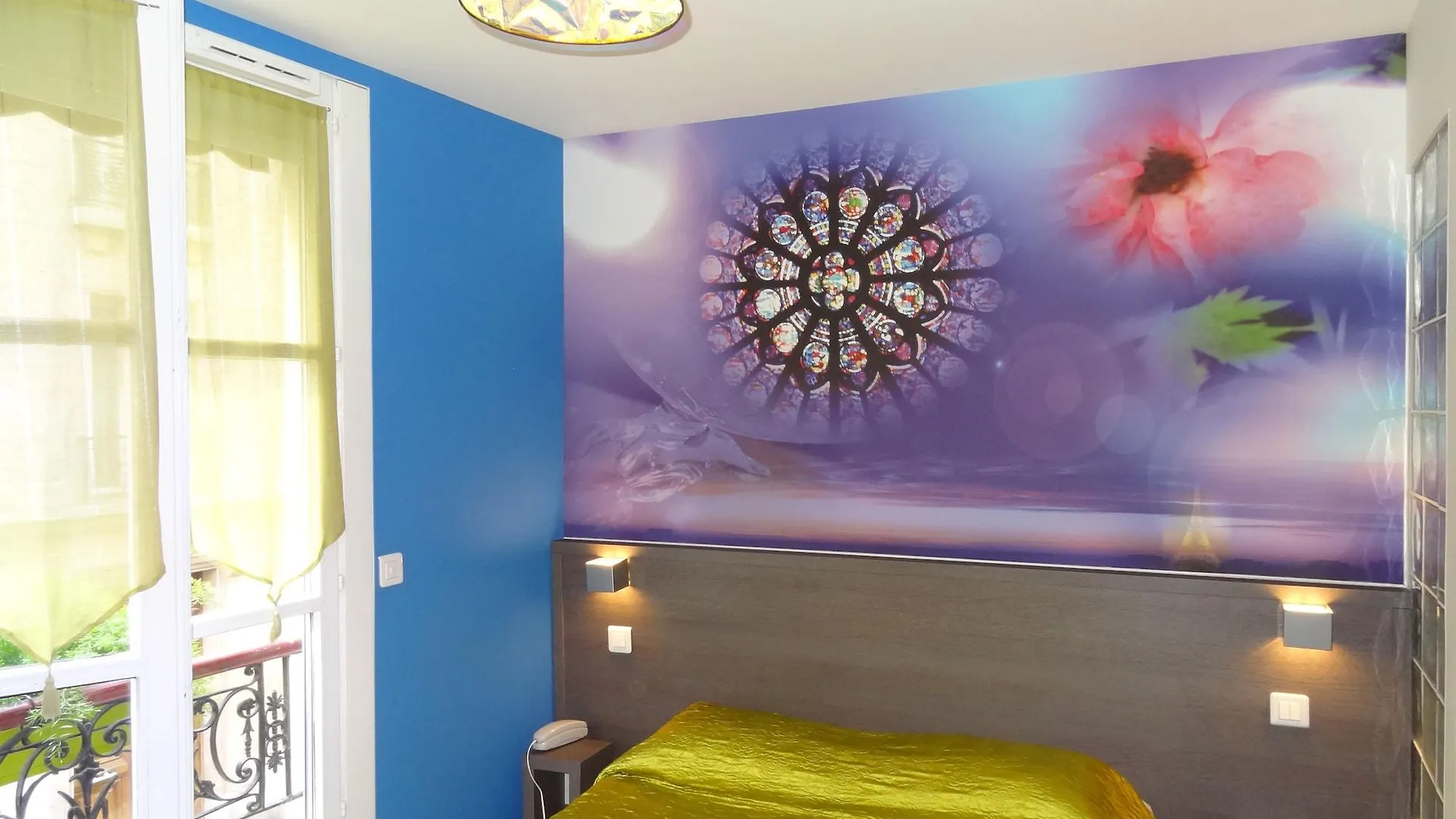 **  Amélie Hotel París Francia